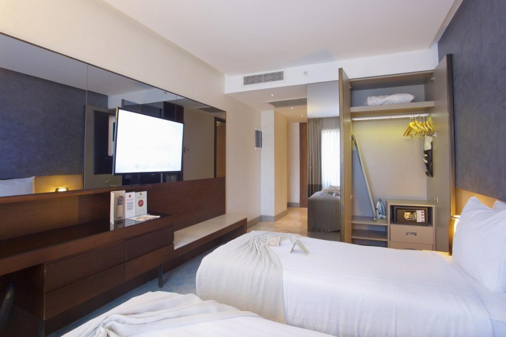 Dosso Dossi Hotels Downtown — 9