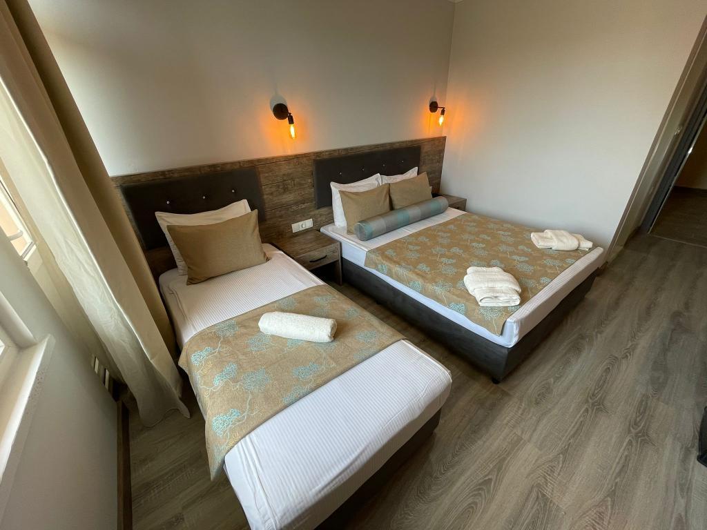 Seven City Hotel — 7