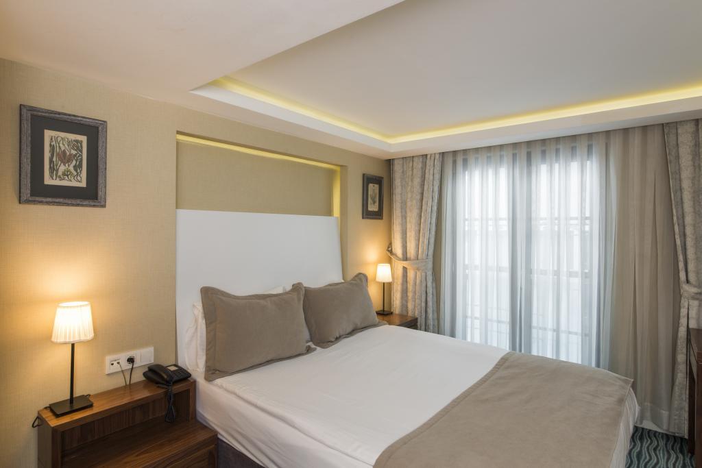 Aston Hotel — 4