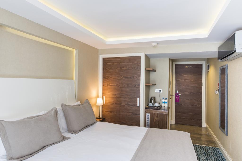 Aston Hotel — 8