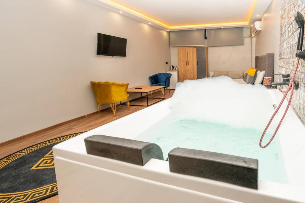 216 Comfort Inn Suıtes — 2