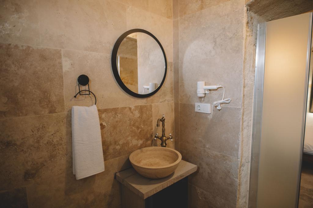 Daphne Cave Hotel — 3