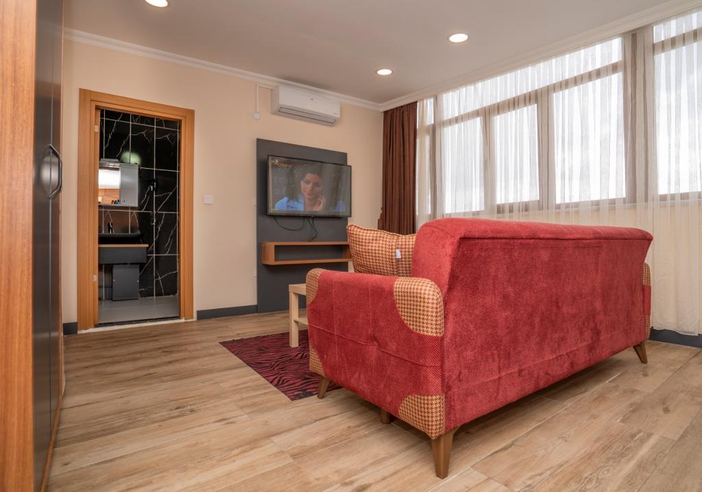 216 Hill Suites — 5