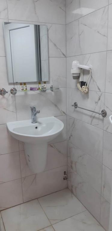 Elijah Hotel — 10