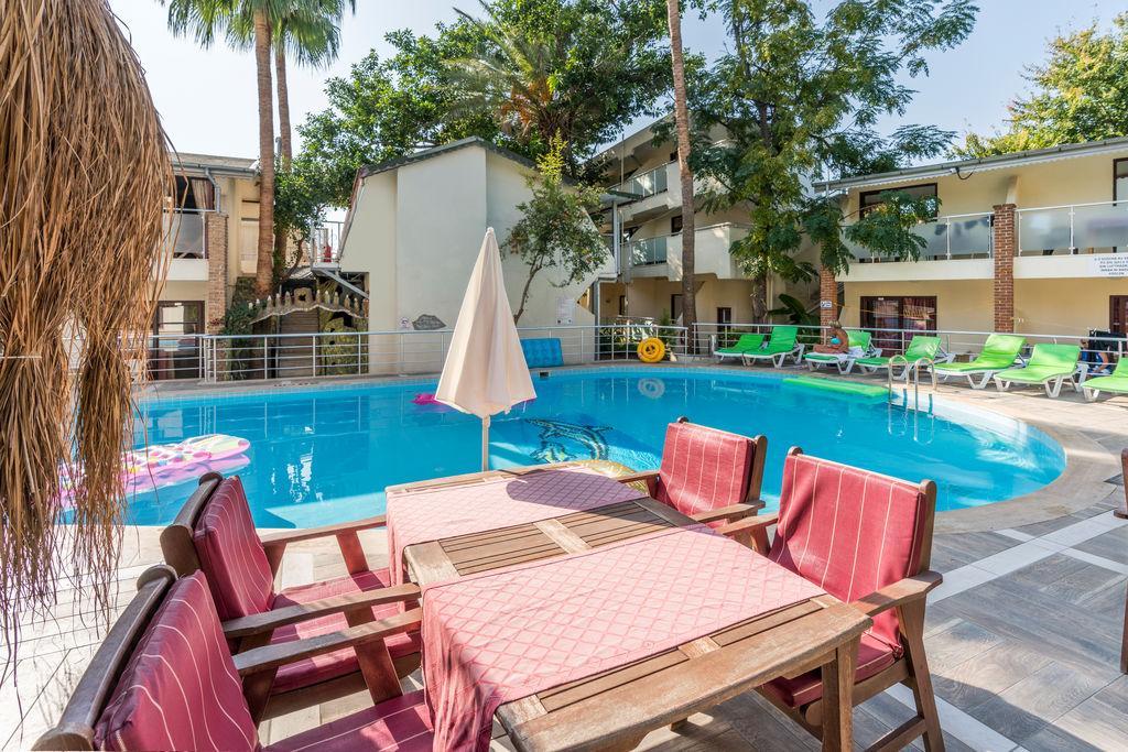 Tropic Hotel — 4