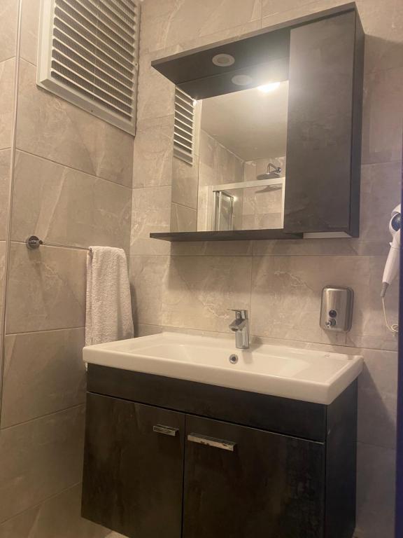 Zuhat Otel — 2