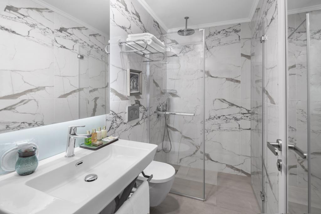 AKKA Hotels Suites — 2