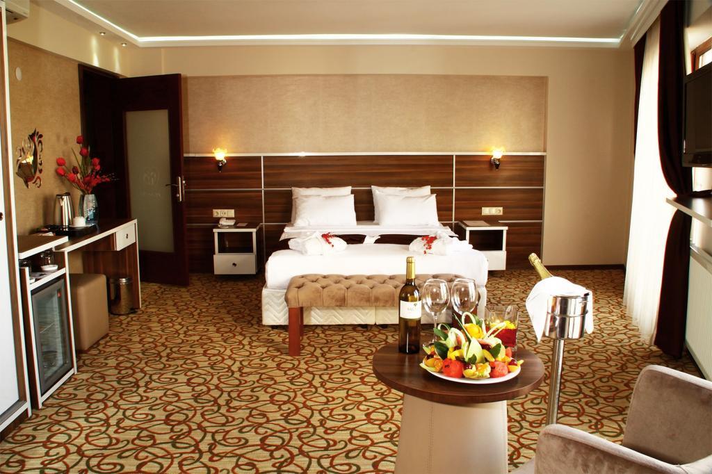 Perama Hotel — 4