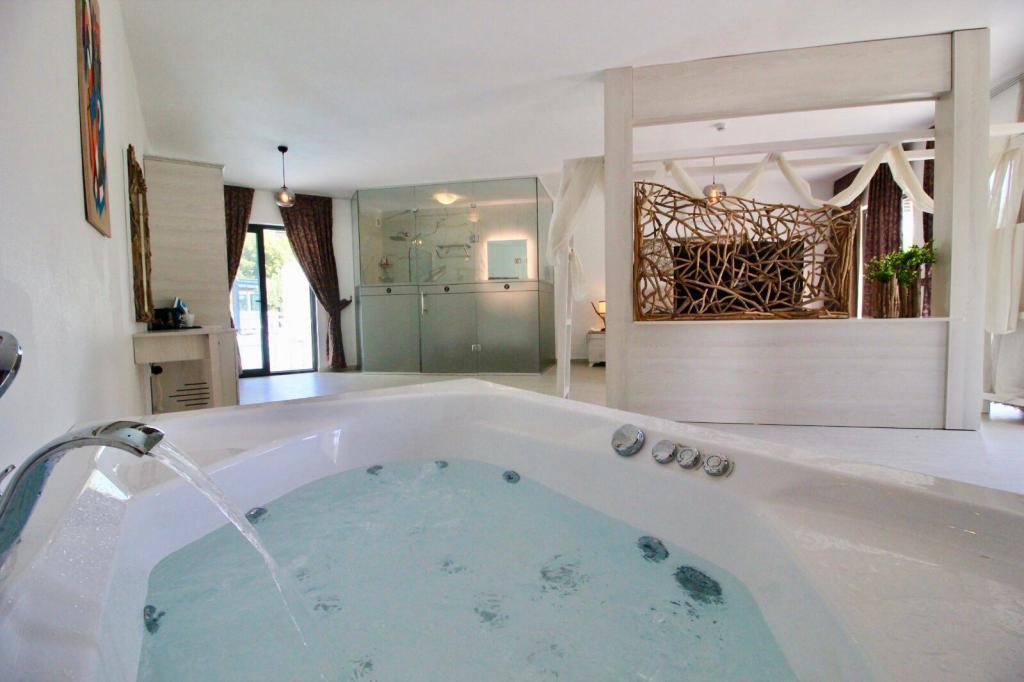 Z Exclusive Hotel and Villa — 3