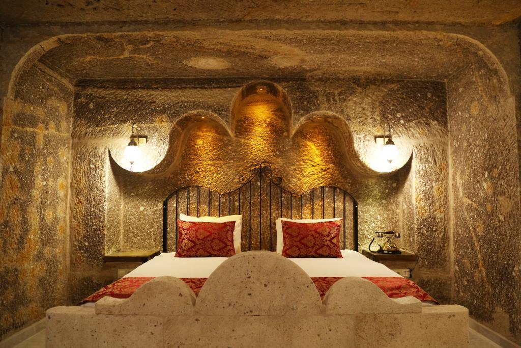Roma Cave Suite — 7