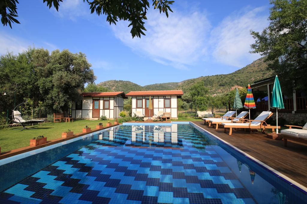 Bal Badem Bungalov — 2