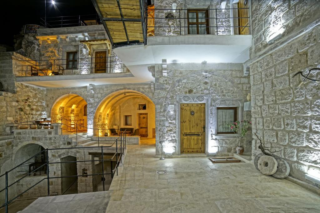 Risus Cave Suites — 9