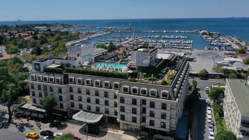 Wyndham Grand Istanbul Kalamış Marina Hotel