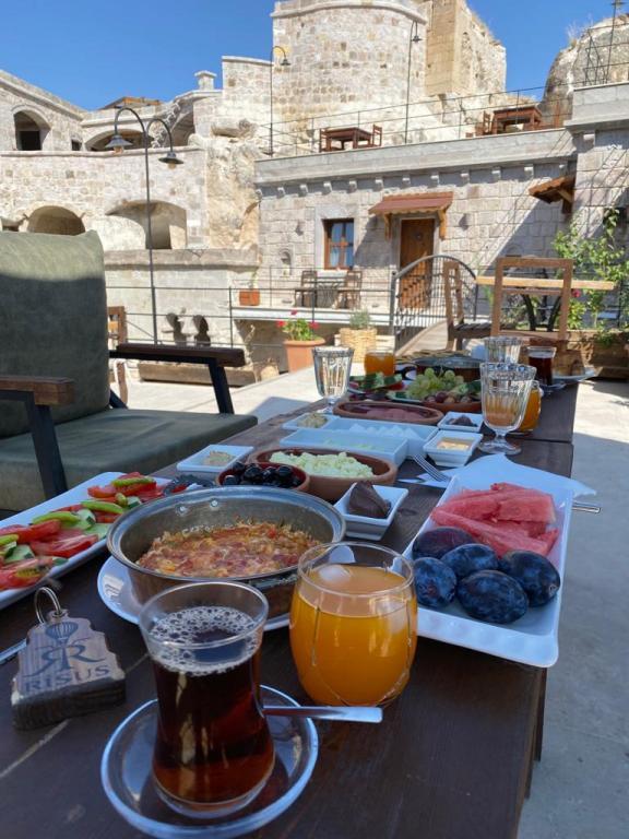 Risus Cave Suites — 5