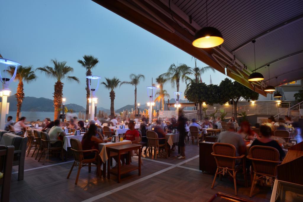 Maris Beach Hotel — 4