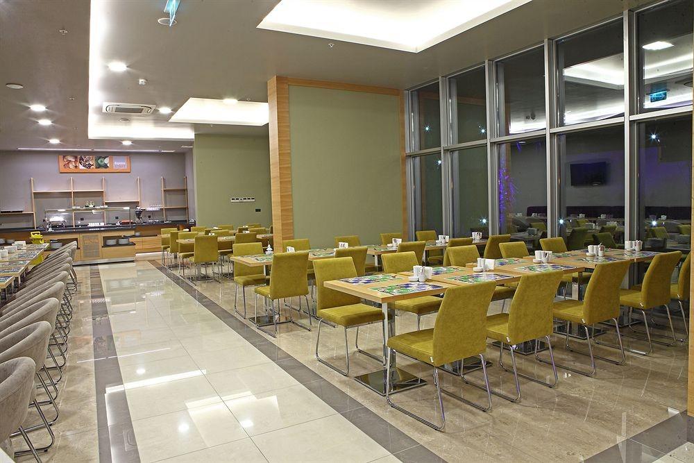 Holiday Inn Express Manisa West — 10