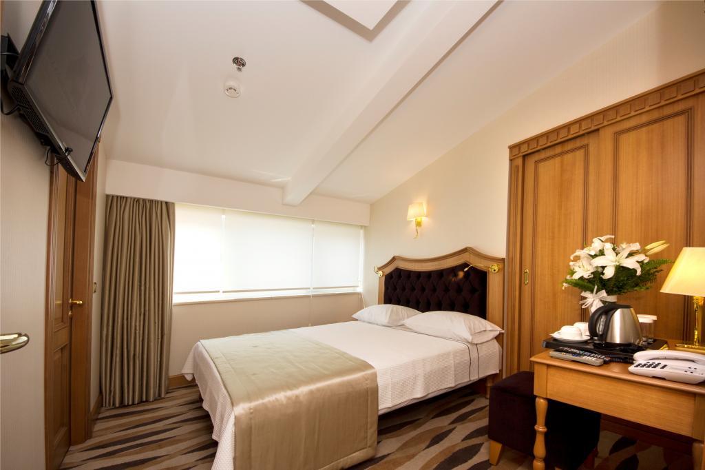 Aprilis Hotel — 9