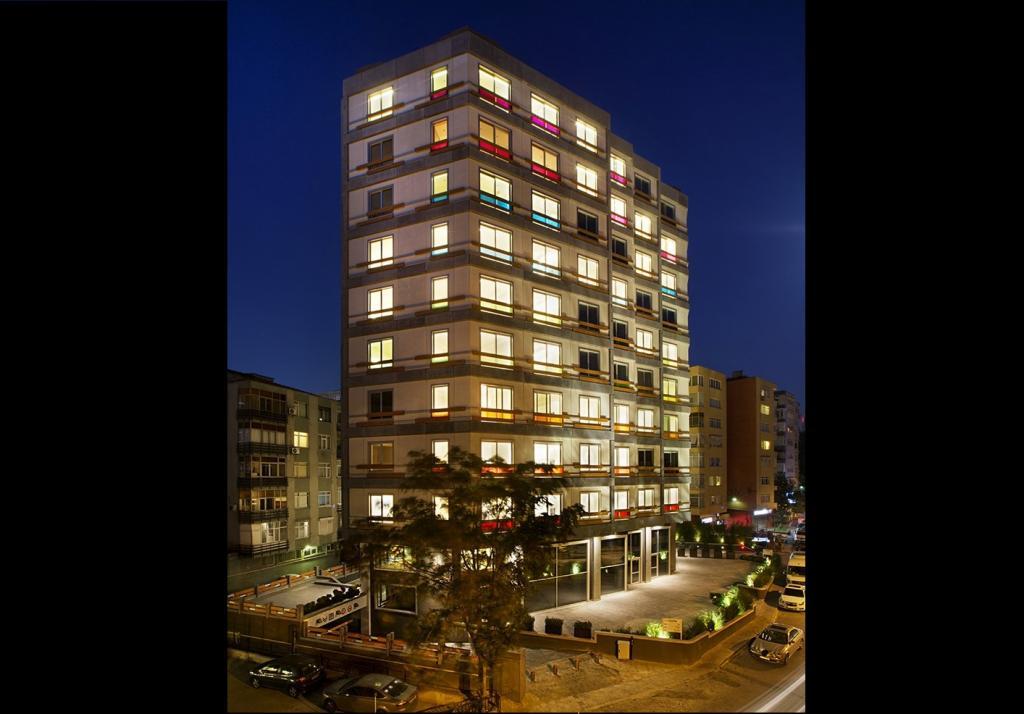 The Leos Residence — 3