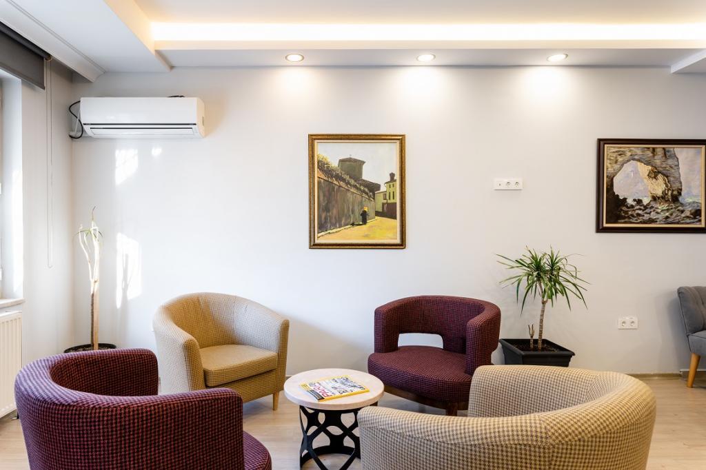 A Hotels & Suite — 2