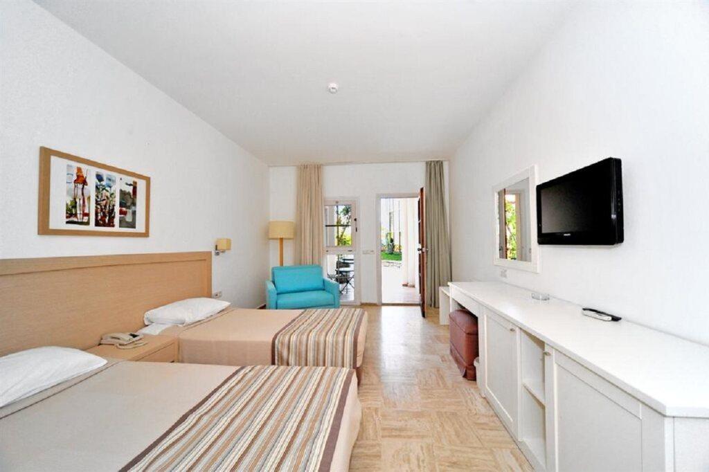 Izer Hotel & Beach Club — 8