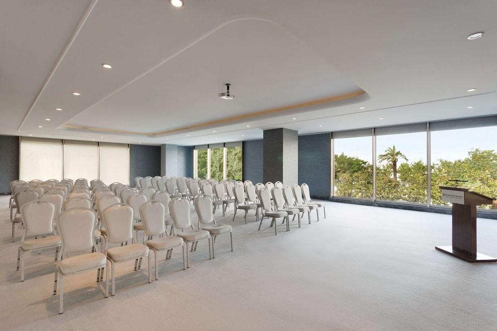 Wyndham Grand Istanbul Kalamis Marina Hotel — 3