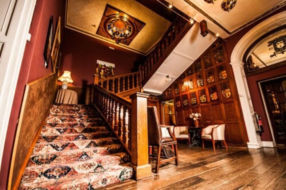 THE MANOR HOPTEL BRECON — 4