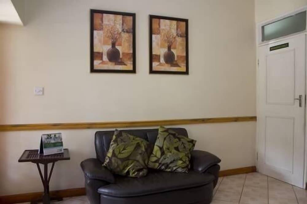 Annie's Lodge Blantyre — 10