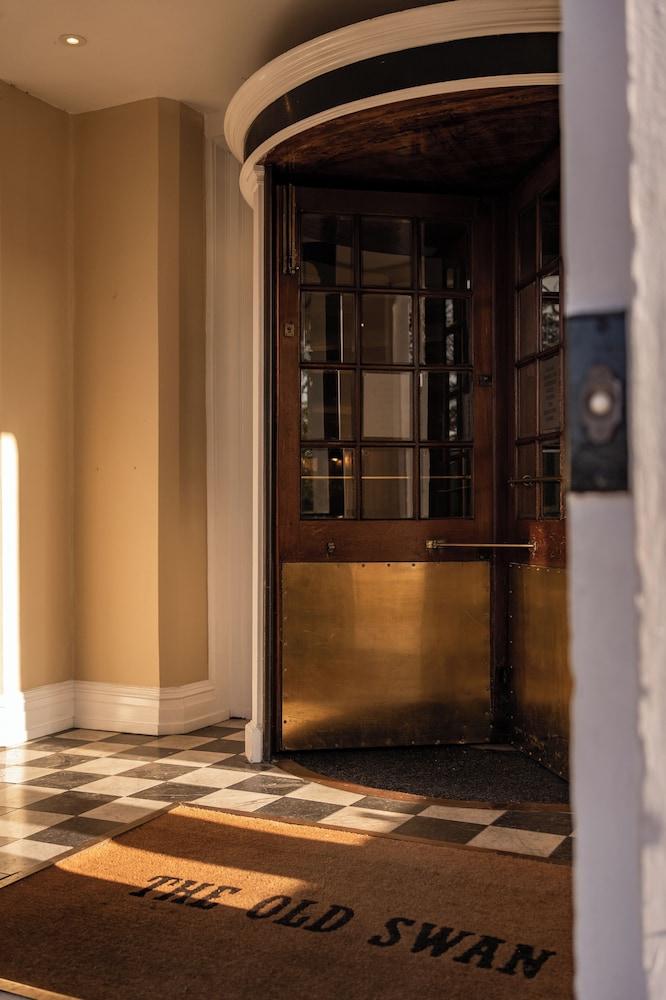 OLD SWAN HOTEL — 7