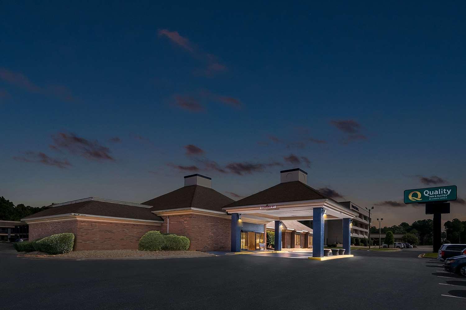 Quality Inn and Suites Fayetteville I-95, NC — 5