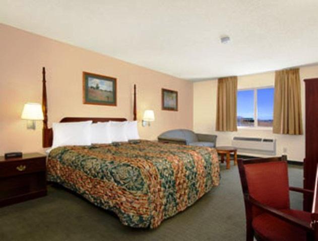 Days Inn by Wyndham Colorado Springs Airport — 9