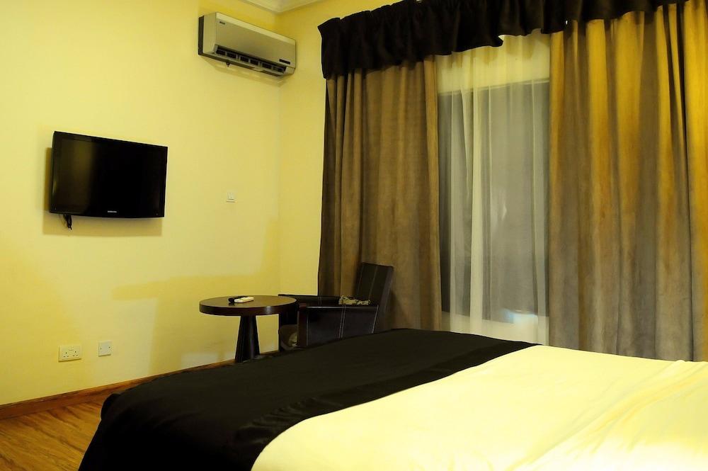 PROTEA HOTEL APO APARTMENTS — 7