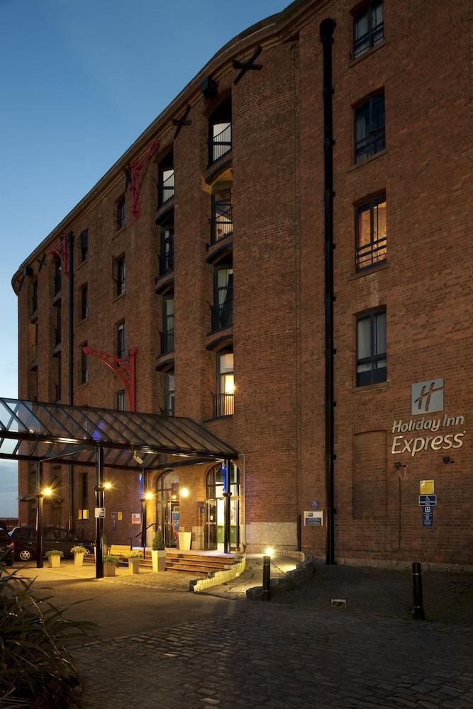 Holiday Inn Express Liverpool Royal Albert Dock — 2