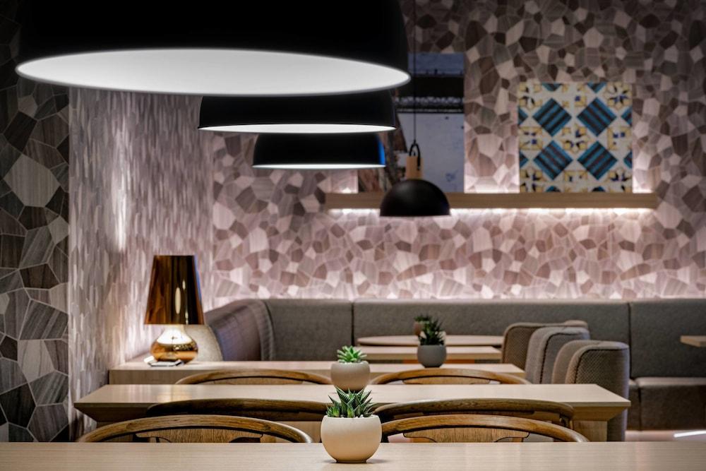 AC HOTEL PORTO 76004 — 5