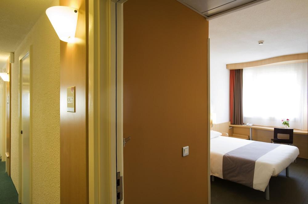Ibis Cotonou — 8