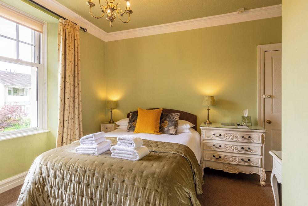 Oakfold House — 6