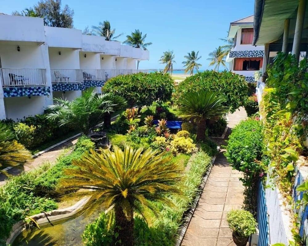 The Beach Comber Hotel and Resort 1152348 — 3