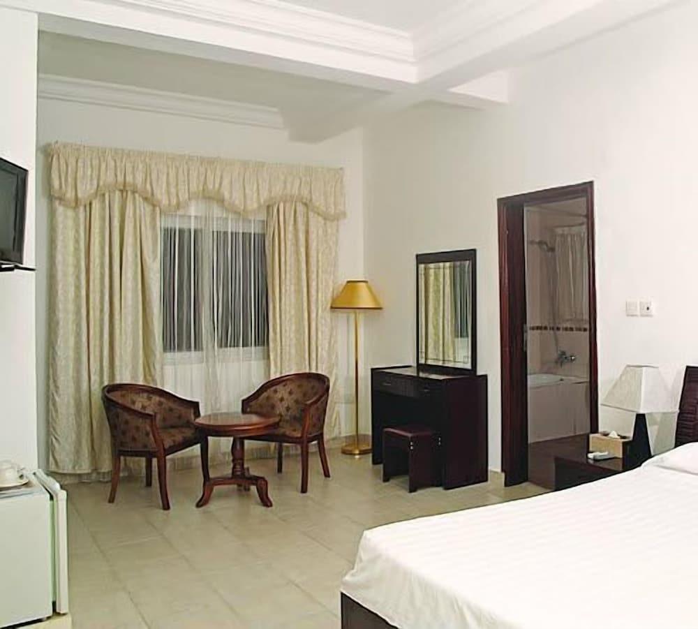 His Majestys Hotel — 8