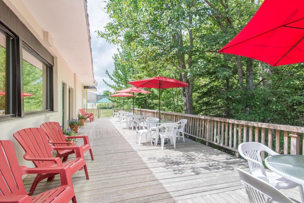 Hawthorn Extended Stay by Wyndham Ellsworth / Bar Harbor — 3