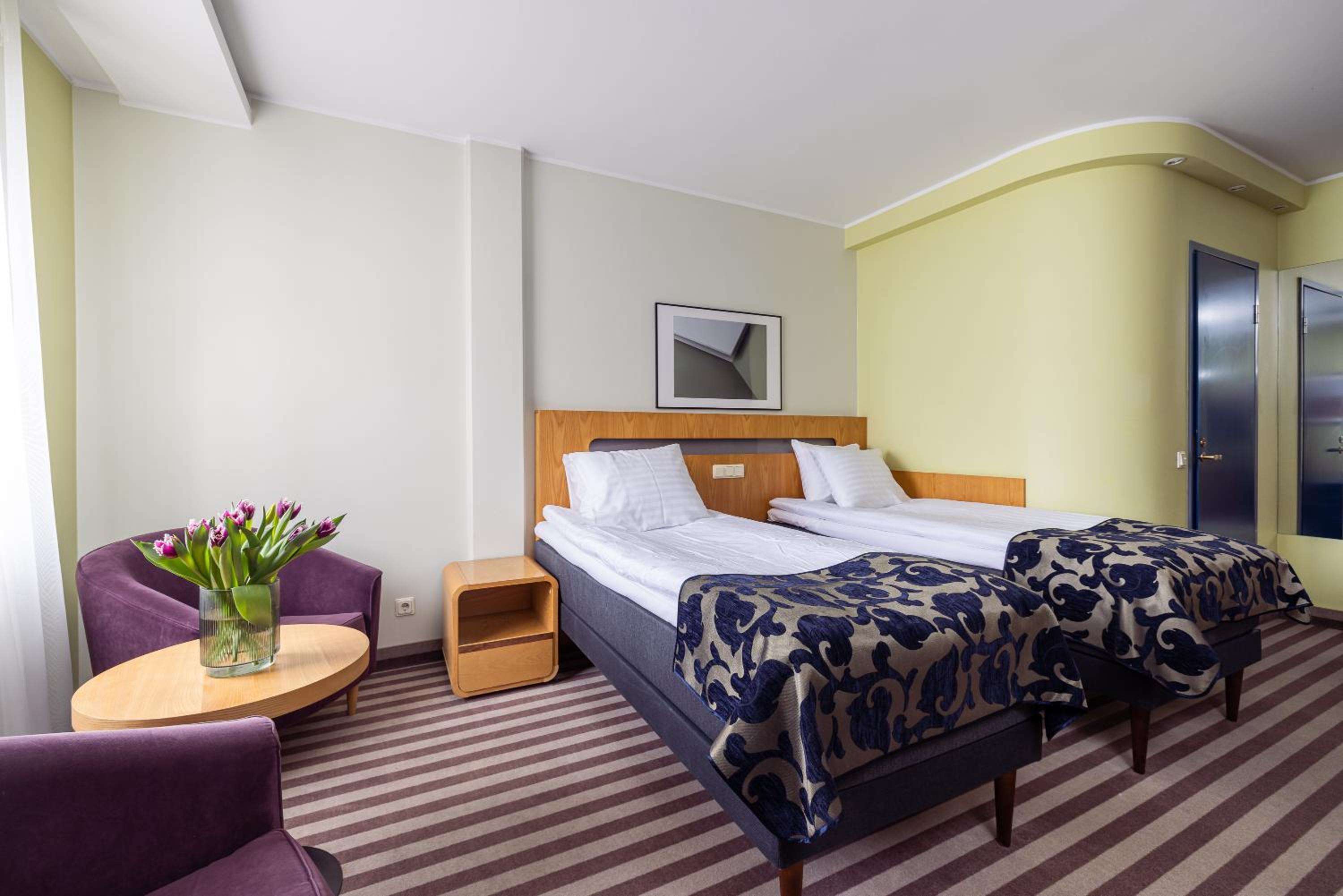LONDON HOTEL 1025318 — 5