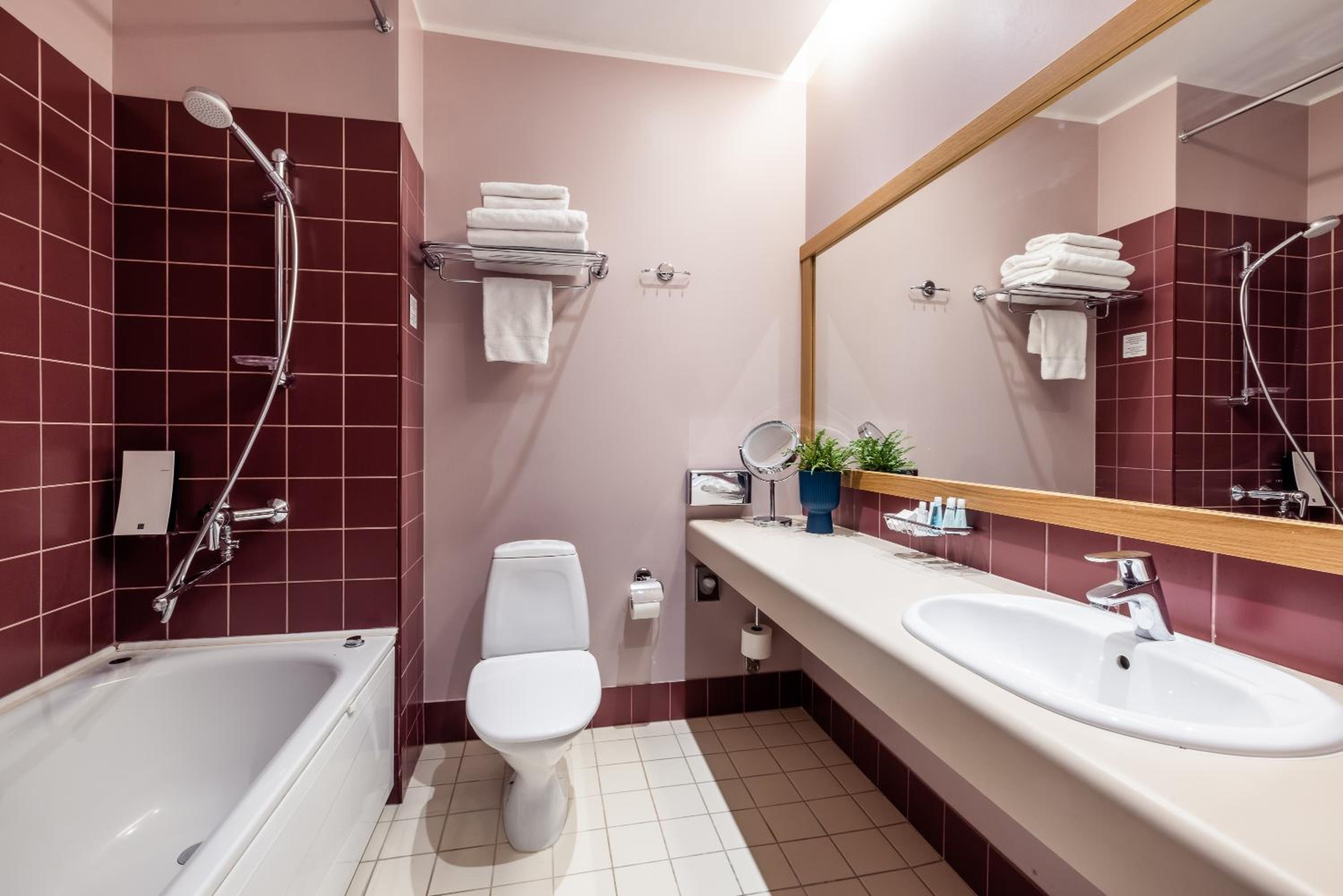 LONDON HOTEL 1025318 — 8