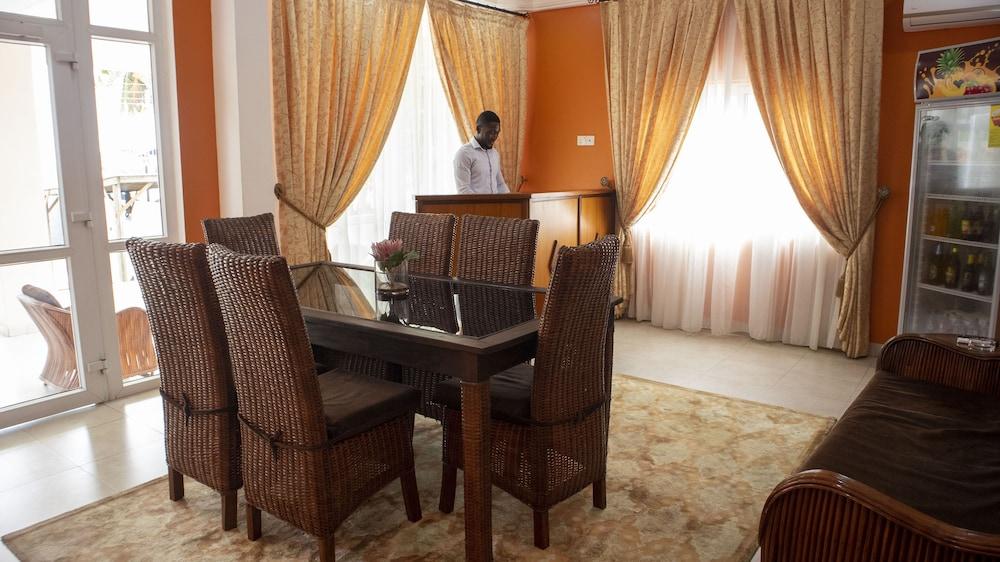 His Majestys Hotel — 7