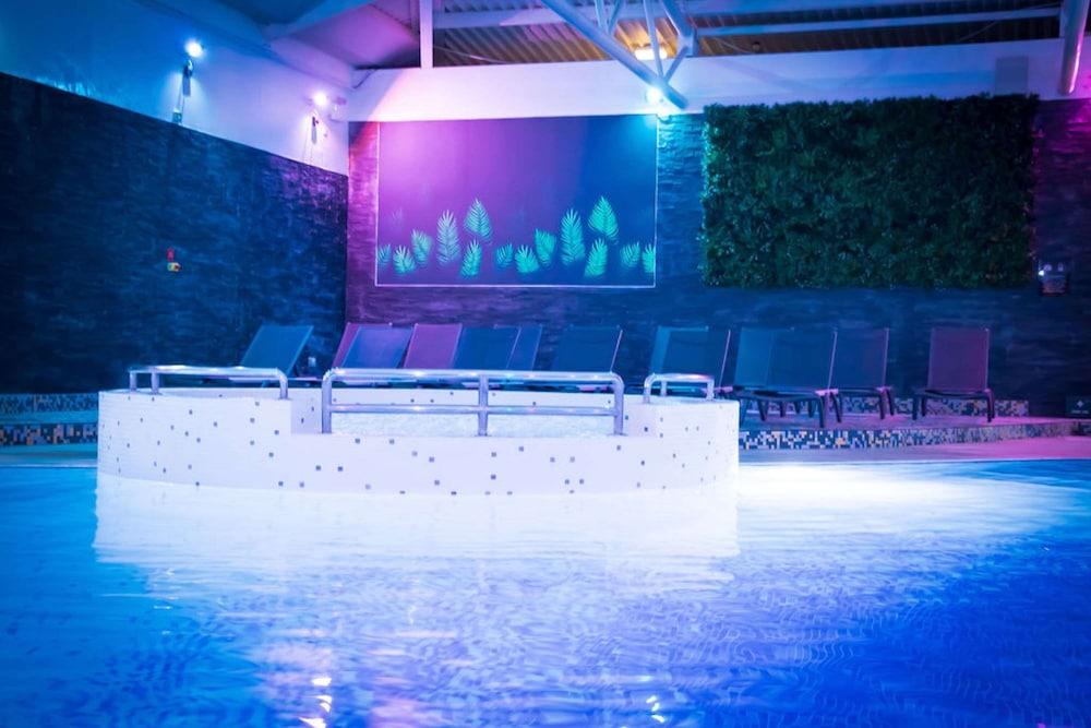 Village Urban Resort Manchester Cheadle — 2