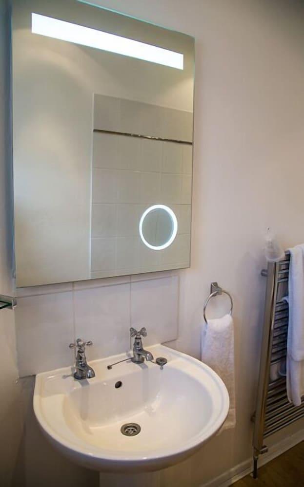Harrogate Elite Living — 9