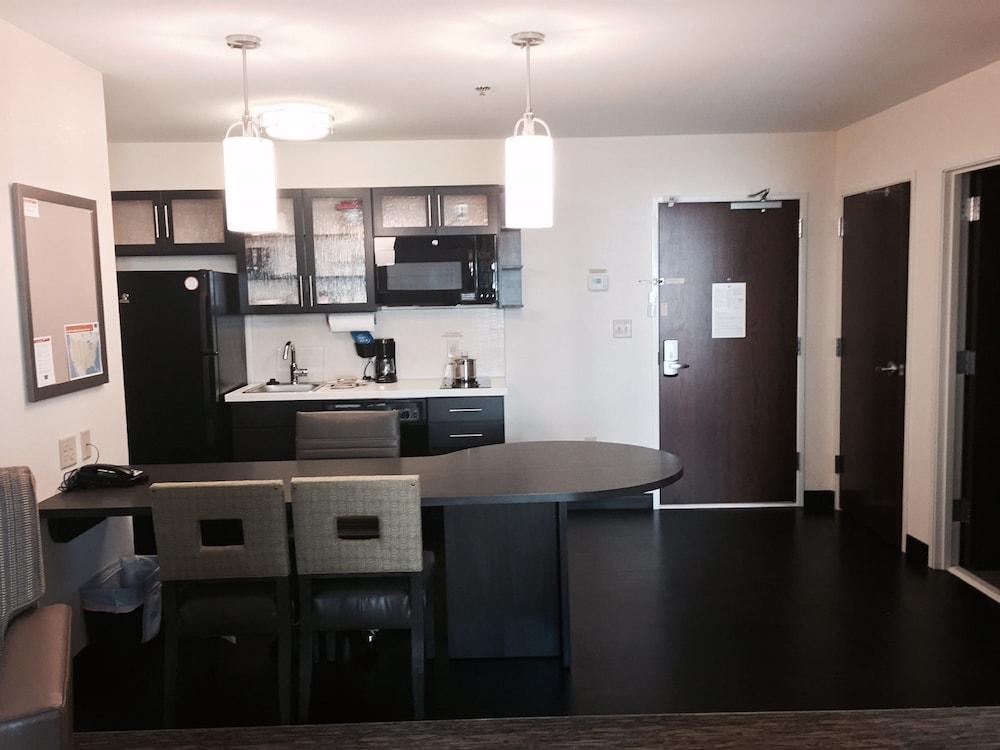 Candlewood Suites Youngstown West - Austintown, an IHG Hotel — 6