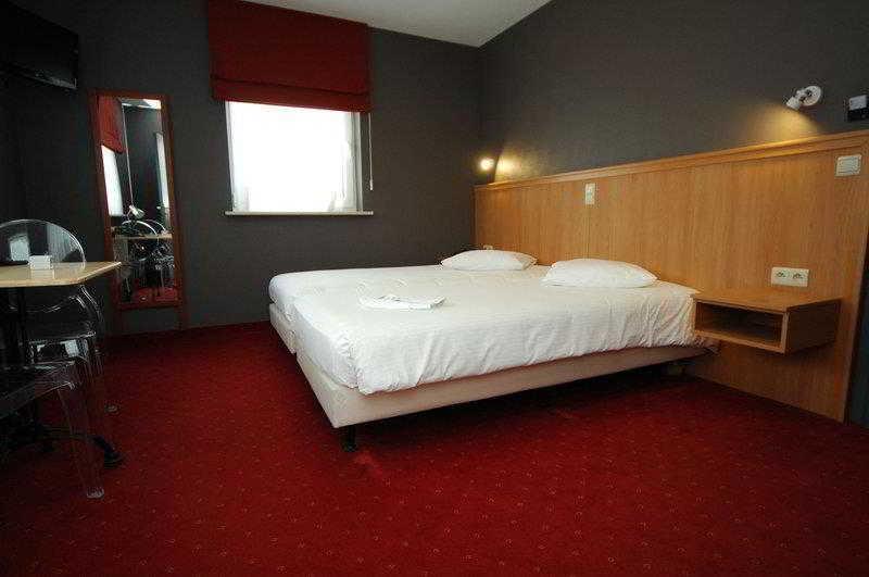 New Hotel de Lives — 9