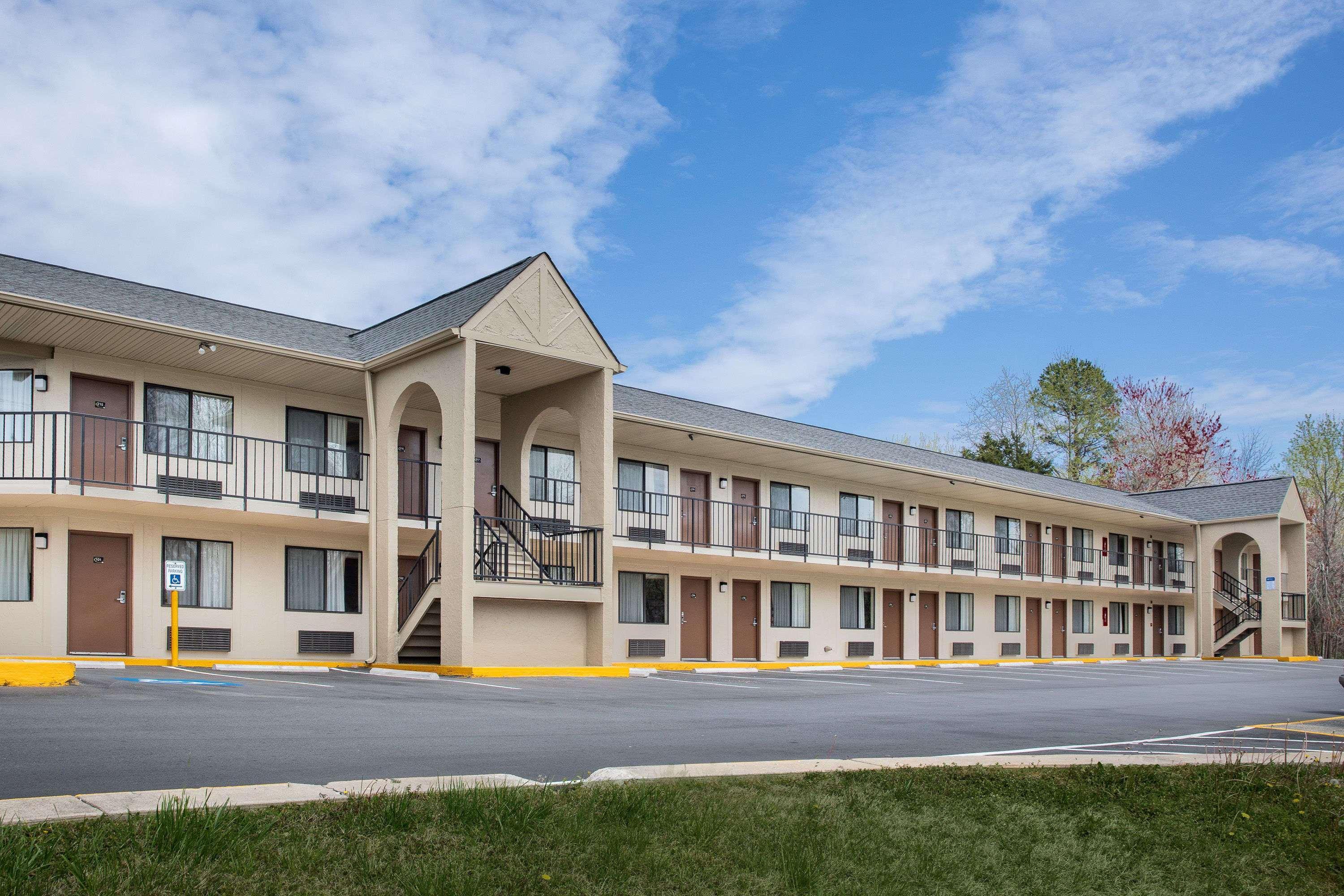 Super 8 by Wyndham Burlington NC — 2