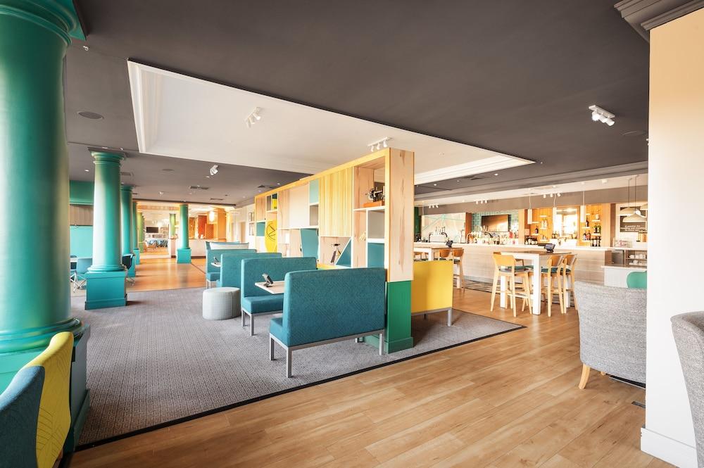 HOLIDAY INN LEEDS BRIGHOUSE — 9