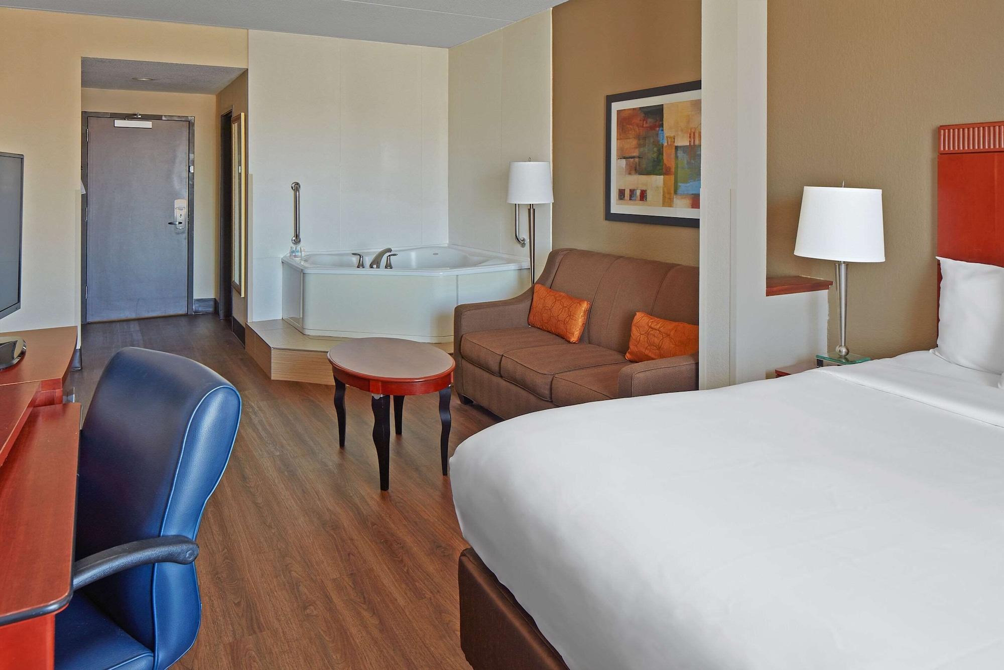 Comfort Suites Outlet Center — 5