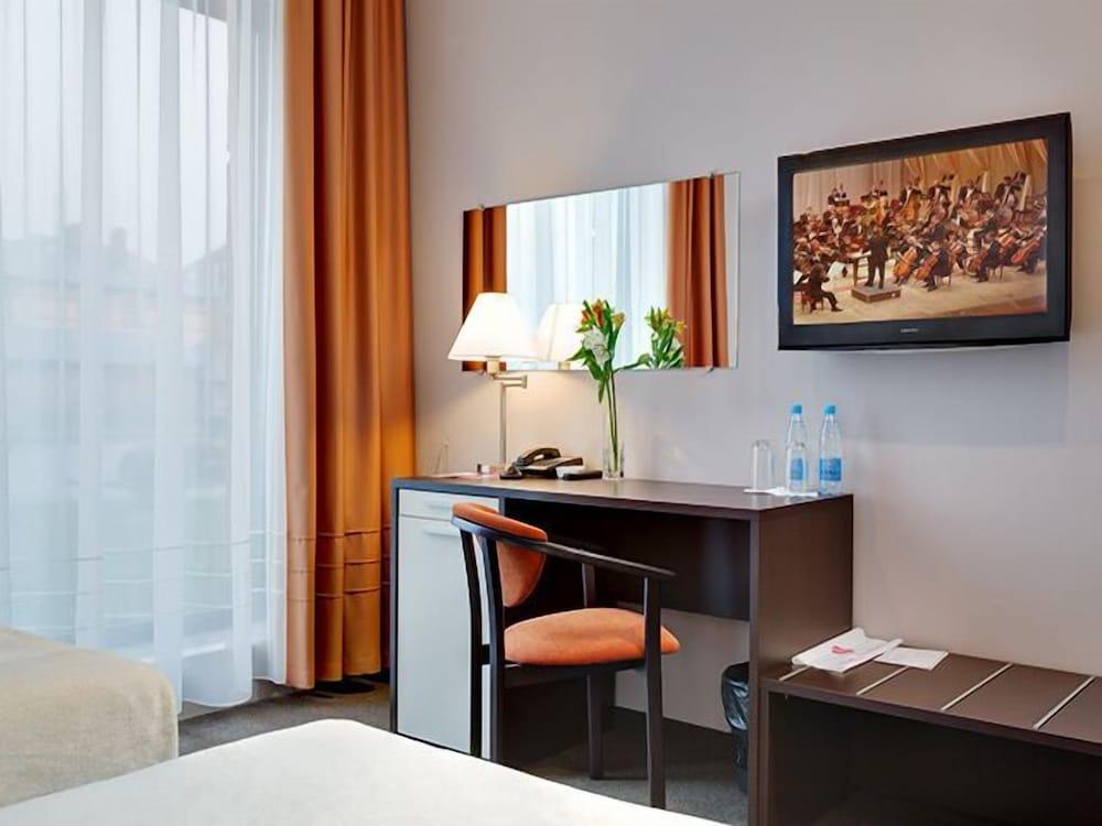 Ramada by Wyndham Lviv — 10