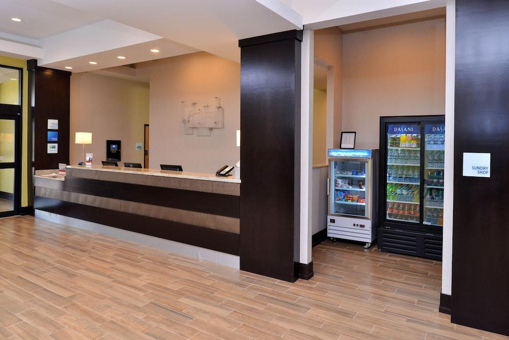 Holiday Inn Express and Suites Austin South — 4